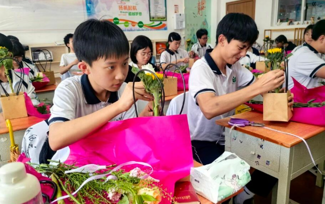 浓情五月天，感恩母亲节｜广元外国语学校国际部衔接班插花活动纪实